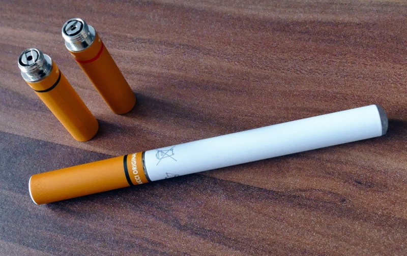 e-cigarette-HYERES-min_electronic_cigarette_e_cigarette_nicotine_vapor_vaporizer_smoke_tobacco-663282